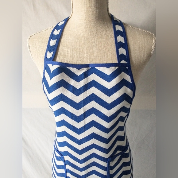 Chevron Royal Blue Full Apron - Picture 3 of 9
